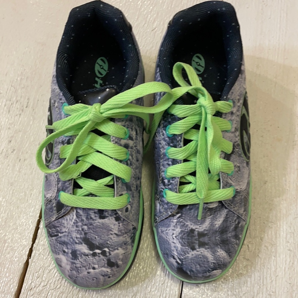 Boys or Girls Heelys Size 3 Skate Shoes